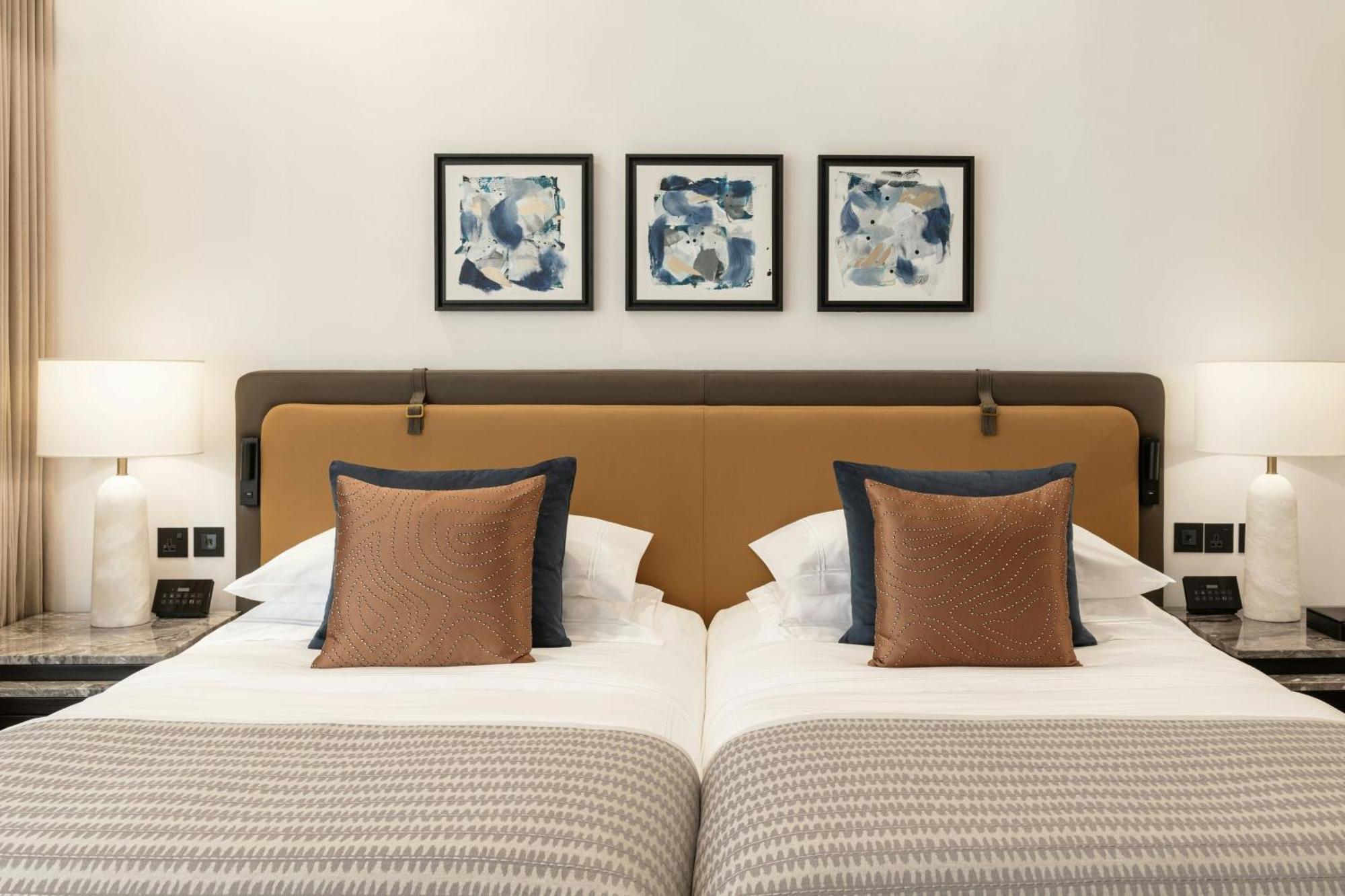 Grosvenor House, A Luxury Collection Hotel, Dubaj Exteriér fotografie A bedroom at the hotel